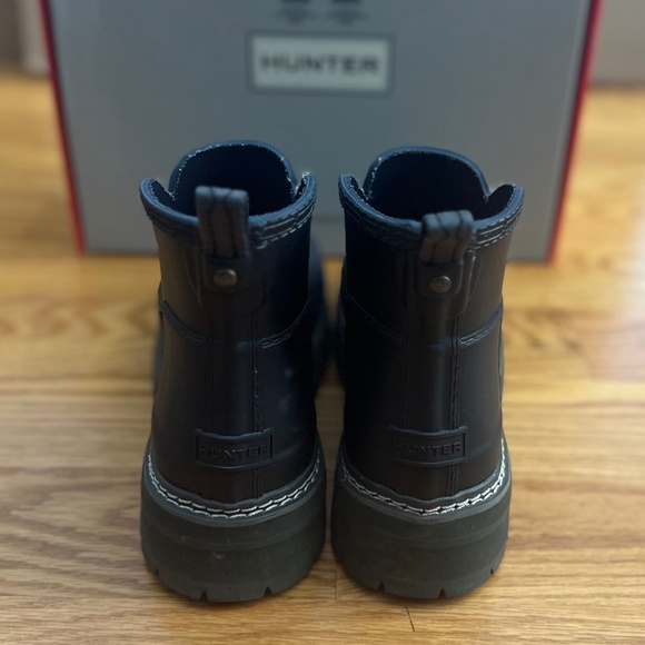 Hunter Women's Refined Stitch Loafer Boots (9) - Picture 5 of 13